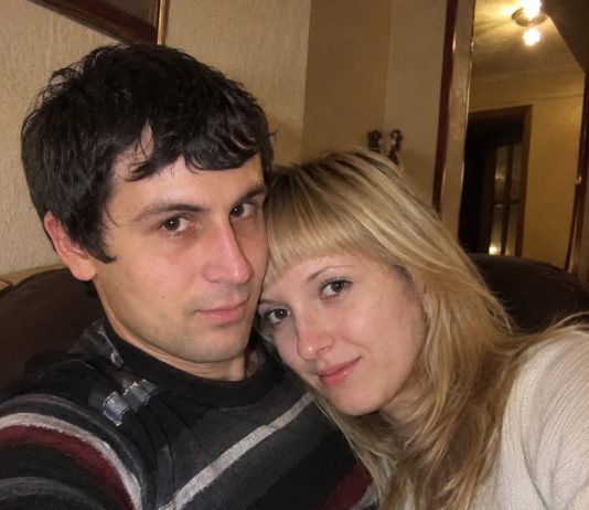 😱💔 Moja baka poklonila je mojoj kćeri stari ogrlicu za rođendan… a moja je majka problijedjela čim ju je ugledala! 😨 Tada mi je otkrila najstrašniju tajnu naše obitelji: moj je djed zlostavljao moju majku kada je imala samo 15 godina… a moja je baka sve znala od samog početka. 💔 😱💔 Moja baka poklonila je mojoj kćeri stari ogrlicu za rođendan… a moja je majka problijedjela čim ju je ugledala! 😨 Tada mi je otkrila najstrašniju tajnu naše obitelji: moj je djed zlostavljao moju majku kada je imala samo 15 godina… a moja je baka sve znala od samog početka. 💔 - featured image