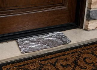 Komad aluminijumske folije stavite ispred kućnih vrata: Preko noći riješićete se velikog problema