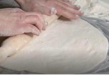 Pekari uvijek rade ovo prije razvlačenja tijesta: Zato kore budu tanke, elastične i ne pucaju Pekari uvijek rade ovo prije razvlačenja tijesta: Zato kore budu tanke, elastične i ne pucaju - featured image