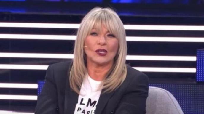 Brzo je prebojela njegovu smrt!! SUZANA JOVANOVIĆ uhvaćena u ZAGRLJAJU našeg popularnog pjevača!!! Brzo je prebojela njegovu smrt!! SUZANA JOVANOVIĆ uhvaćena u ZAGRLJAJU našeg popularnog pjevača!!! - featured image